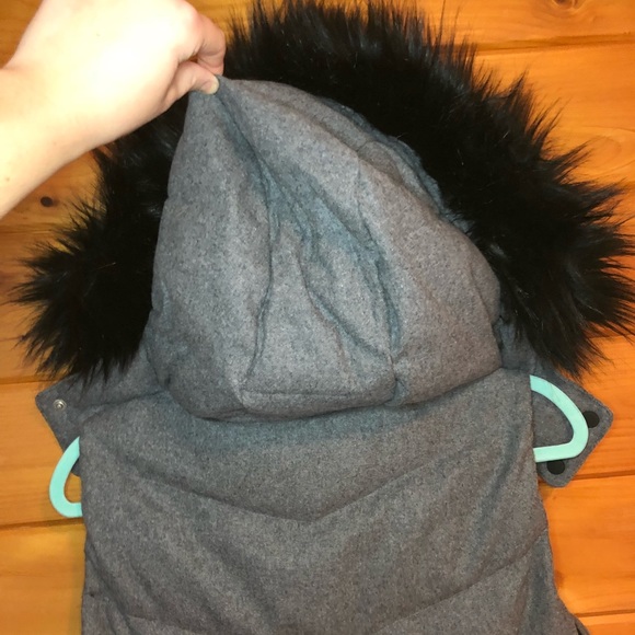 Grey gap vest - Picture 3 of 7